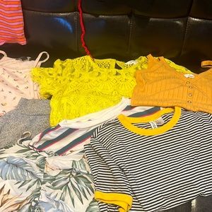 A Bundle of 13 Tops for Summer Size XS-SM